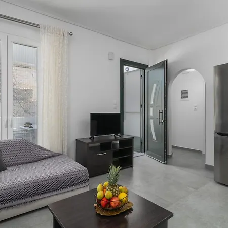 Emanouela'S Apartement In The Center Of Adamas Exterior photo