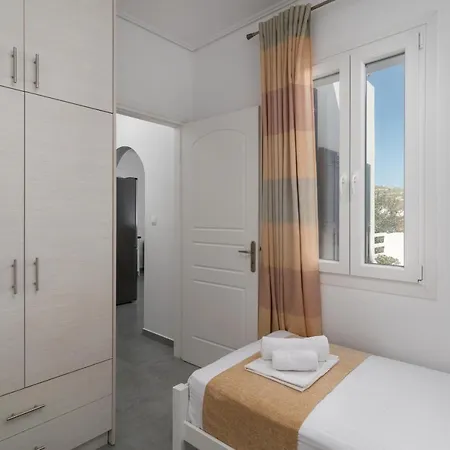Emanouela'S Apartement In The Center Of Adamas Exterior photo